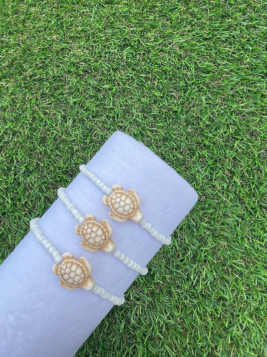White turtle seed bead bracelet!